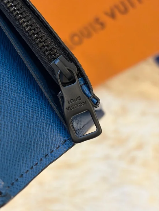 LOUIS VUITTON EPI LEATHER BIFOLD WALLET - Picture 7 of 7